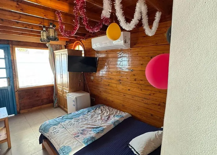 Jasmin - - * Dahab